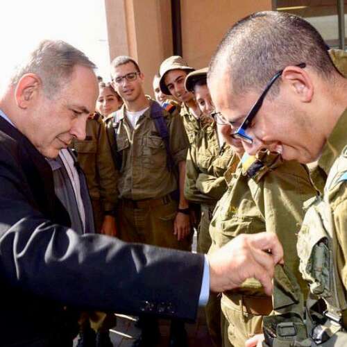 netanyahu soldier 1 Les preuves de l’apartheid, du pillage et des assassinats israéliens remises à la Cour de La Haye