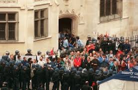 mani unsp Manifestation pour la commémoration des 23 ans de l'expulsion violente par la police des Sans-papiers occupant l'église Saint-Bernard