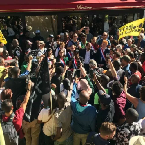manif28juin On est là et on lâche rien <br/>Vidéos du rassemblement devant l’Assemblée Nationale mardi 28 juin !