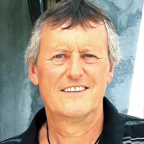 Roland Nurier Roland Nurier à la mairie de Lyon : "Cette soi-disant «polémique» n’a  pas lieu d’être ! Tenez bon ! Ne cédez pas aux propagandistes sionistes !" 
