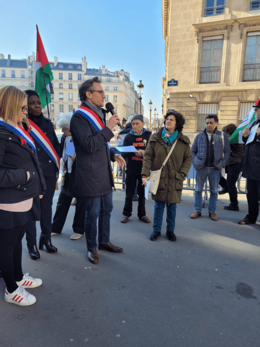 Intervention de Jean-Guy Greilsamer de l'UJFP lors du rassemblement pour dénoncer l'inaction de la France face aux violentes agressions de l'État d'Israël contre le peuple palestinien