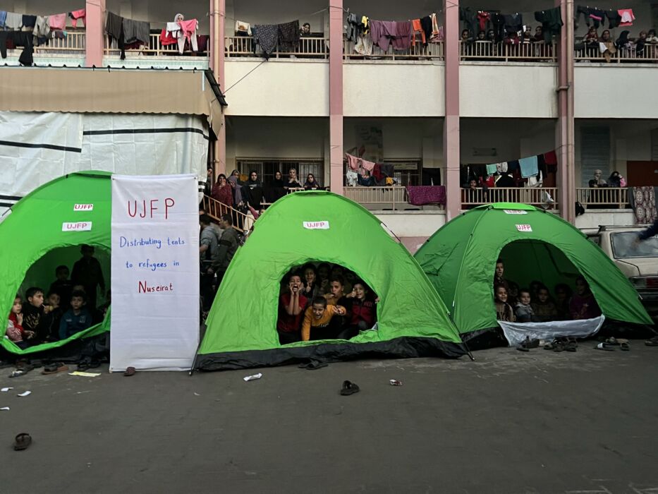 Initiative de distribution de tentes aux réfugiés du camp de Nuseirat — contribuer à la collecte de l'UJFP