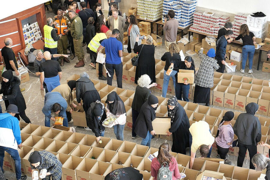 Jewish and Arab activists prepare food parcels for families in need in the Naqab, Rahat Cultural Palace, southern Israel, November 29, 2023. (Aiob Abu Madegam)