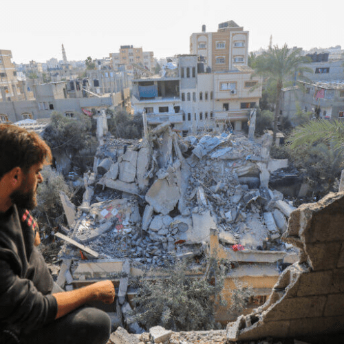 Mustafa Abu Sneineh 1 Jour 79 de l'opération "inondation d'Al-Aqsa" : Bethléem annule les célébrations de Noël alors qu'Israël continue de bombarder Gaza