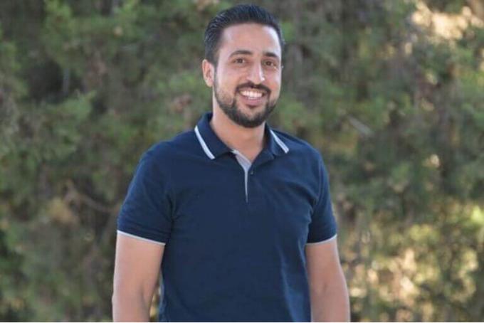 Anas Abu Srour est le directeur exécutif du centre de jeunesse Aida. Il a été enlevé par les forces israéliennes à la fin du mois de novembre et a été condamné par un tribunal militaire à six mois de détention administrative. (Photo : Facebook)