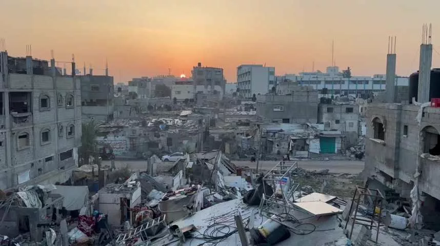Photo : le soleil se lève au-dessus de Rafah, dans le sud de la bande de Gaza en ce premier jour de l'année par AFPTV. Le témoignage poignant d'Abu Amir à Gaza le 1er janvier 2024