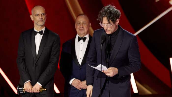 jonathanglazer Aux Oscars 2024, Jonathan Glazer consacre son discours à la Palestine et à la « déshumanisation »