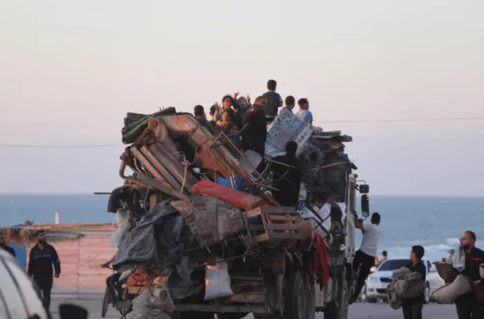 Photo : Palestiniens déplacés à al-Zawayda, dans le centre de Gaza, suite aux ordres d’évacuation d’Israël imposés à la partie est de Rafah. (Photo : Omar Ashtawy / APA images)