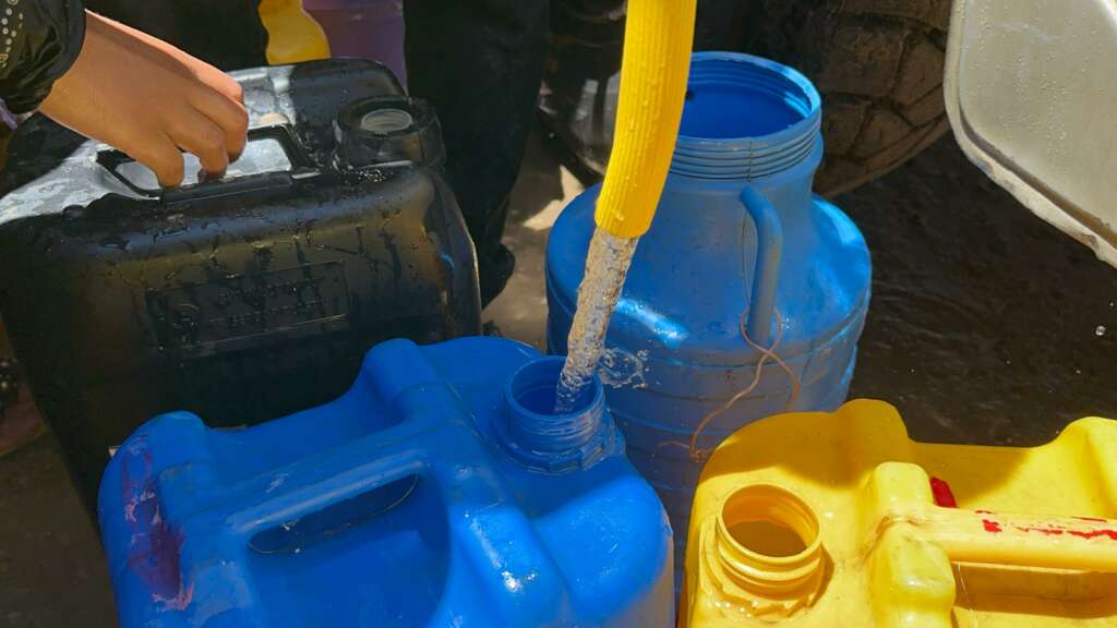 Témoignage d'Abu Amir - 9 mai 7 Distribution farine et eau 9 mai 8 Témoignage d'Abu Amir - 9 mai