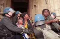 Evacuation lEglise Saint Bernard Paris 23 1996 0 À Paris (11ème), 28e anniversaire de l'expulsion violente des Sans-papiers de l'église St-Bernard