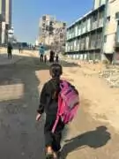fillette tresse Gaza 10 5 25 Témoignage d'Abu Amir, le 8 mai 2025 – Gaza, un document vivant de la trahison du monde / Quand les habitants reviennent à l’ère des réchauds et des lanternes