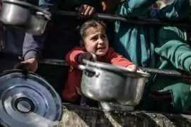 gazafamine2 À Gaza le génocide se déroule sous nos yeux. Exigeons des sanctions contre Israël pour que cela cesse. Nous sommes tous responsables, agissons !