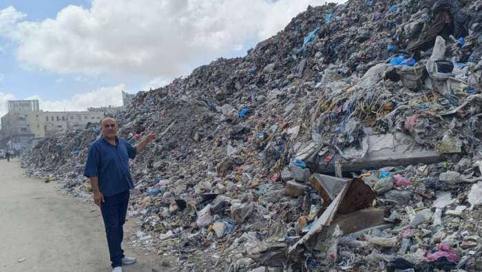 montagne dordures.jpeg Témoignage d'Abu Amir, le 6 mai 2025 – Gaza suffoque sous des montagnes d’ordures