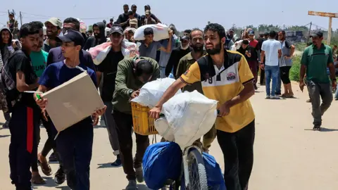Témoignage d'Abu Amir, le 11 juin 2025 – Le temps est figé à Gaza : bombardements sans fin, famine impitoyable 3 Abu Amir 11 6 25 IMG 3114 Témoignage d'Abu Amir, le 11 juin 2025 – Le temps est figé à Gaza : bombardements sans fin, famine impitoyable