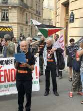 Paris 03 06 25 002 Intervention de Jean-Guy Greilsamer pour l'UJFP au rassemblement à proximité du GIFAS