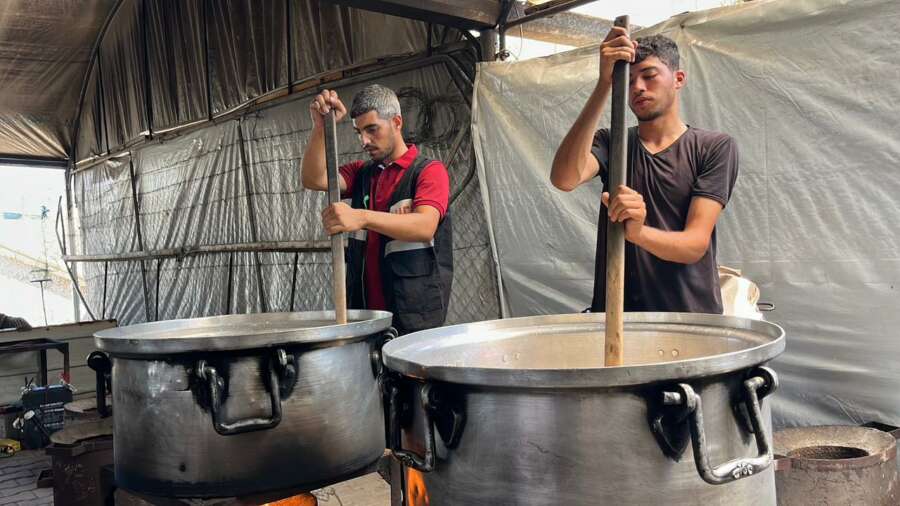Témoignage d'Abu Amir, le 13 juillet 2025 – Une injustice persistante à Gaza fait face aux efforts humanitaires persistants des équipes UJFP 2 Abu Amir 13 juillet 2025 Aide alimentaire 1 IMG 4083 Témoignage d'Abu Amir, le 13 juillet 2025 – Une injustice persistante à Gaza fait face aux efforts humanitaires persistants des équipes UJFP