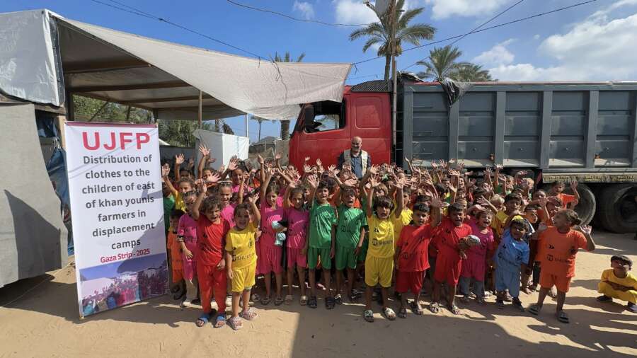 Témoignage d'Abu Amir, le 16 juillet 2025 – Distribution de vêtements d’été aux enfants des paysans du camp Al-Sumud 7 Abu Amir 16 7 25 Distribution de vetements enfants 7 IMG 4196 Témoignage d'Abu Amir, le 16 juillet 2025 – Distribution de vêtements d’été aux enfants des paysans du camp Al-Sumud