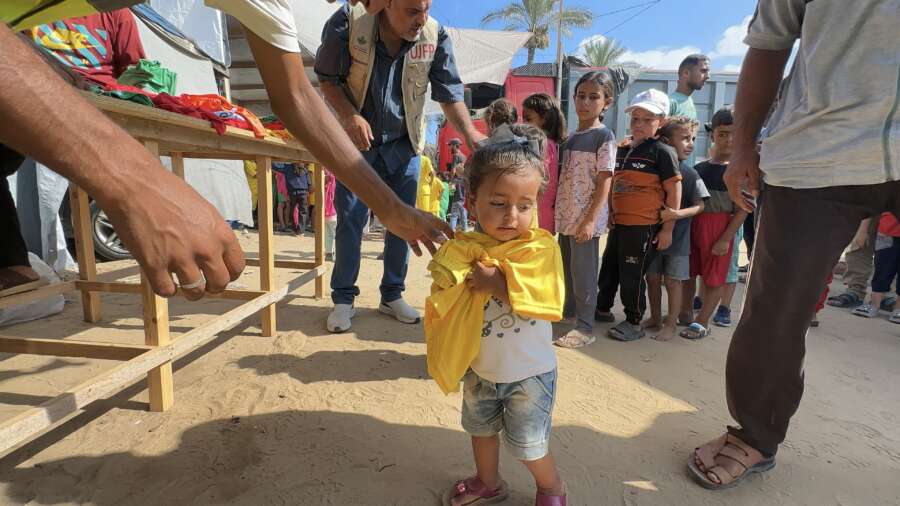 Témoignage d'Abu Amir, le 16 juillet 2025 – Distribution de vêtements d’été aux enfants des paysans du camp Al-Sumud 6 Abu Amir 16 7 25 Distribution de vetements enfants 8 IMG 4191 Témoignage d'Abu Amir, le 16 juillet 2025 – Distribution de vêtements d’été aux enfants des paysans du camp Al-Sumud