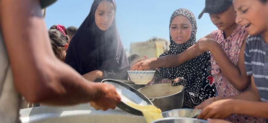 Témoignage d'Abu Amir, le 17 juillet 2025 – Faim, mort, déplacement dans un silence mondial accablant 3 Abu Amir 16 7 25 distribution alimentaire 1 IMG 4366 Témoignage d'Abu Amir, le 17 juillet 2025 – Faim, mort, déplacement dans un silence mondial accablant