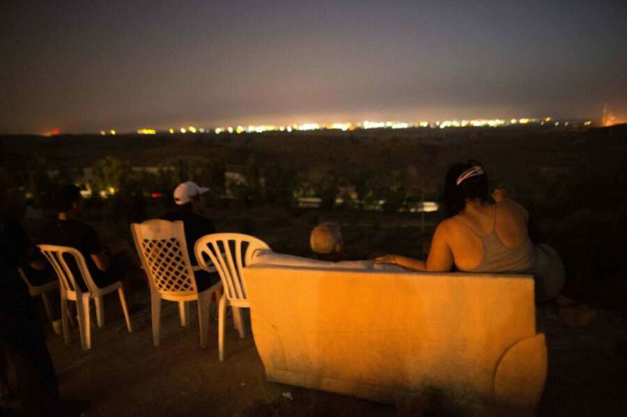 Témoignage d'Abu Amir, le 3 juillet 2025 – La Mort en spectacle qu’Israël regarde à Gaza ! 2 genocide tourism1 1320x879 1 Témoignage d'Abu Amir, le 3 juillet 2025 – La Mort en spectacle qu’Israël regarde à Gaza !