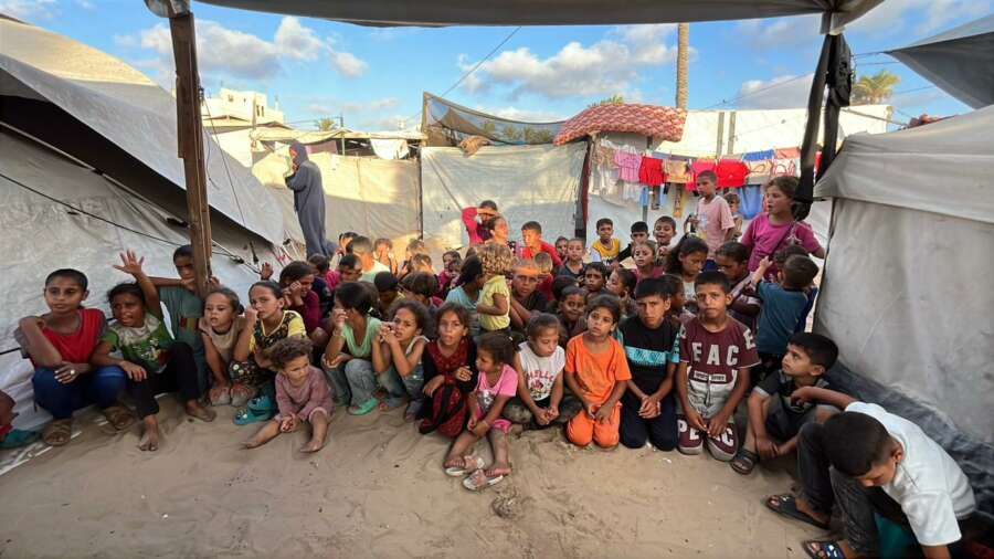 Témoignage d'Abu Amir, le 10 août 2025 - Faim, peur, mort et déplacement… tel est le quotidien tragique vécu par les habitants de la bande de Gaza. 4 Abu Amir 5 8 25 Programme educatif IMG 5241 Témoignage d'Abu Amir, le 10 août 2025 - Faim, peur, mort et déplacement… tel est le quotidien tragique vécu par les habitants de la bande de Gaza.