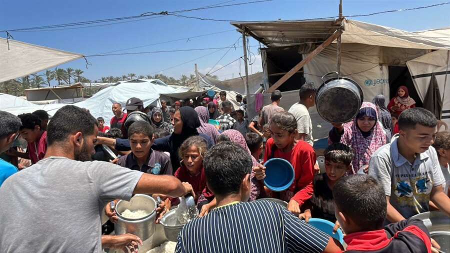 Témoignage d'Abu Amir, le 10 août 2025 - Faim, peur, mort et déplacement… tel est le quotidien tragique vécu par les habitants de la bande de Gaza. 2 Abu Amir 5 8 25 aide alimentaire 1 IMG 4965 1 Témoignage d'Abu Amir, le 10 août 2025 - Faim, peur, mort et déplacement… tel est le quotidien tragique vécu par les habitants de la bande de Gaza.