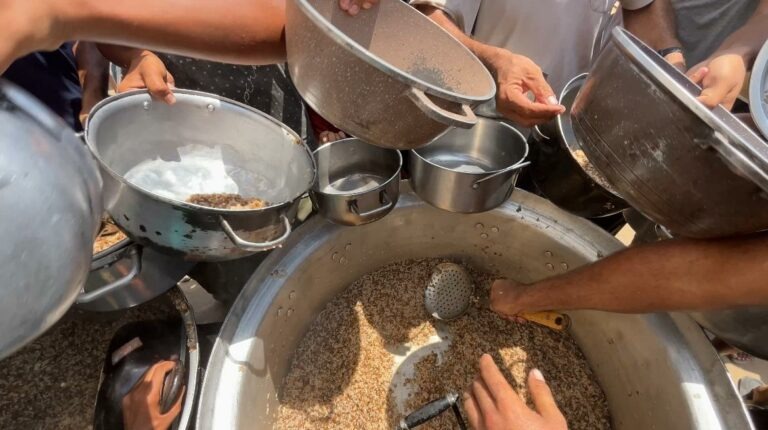Témoignage d’Abu Amir, le 22 août 2025 – Déplacements forcés et accumulation des crises : un besoin urgent d’interventions humanitaires ! 8 repas2 768x430 1 Témoignage d’Abu Amir, le 22 août 2025 – Déplacements forcés et accumulation des crises : un besoin urgent d’interventions humanitaires !