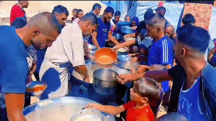 Abu Amir 10 10 25 Aide alimentaire IMG 2174 Témoignage d'Abu Amir, le 10 octobre 2025 - Travail humanitaire dans la bande de Gaza : Enfants attendant la nourriture et femmes libérant l'espoir : Gaza à l'époque du déplacement