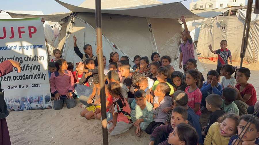 Témoignage d’Abu Amir, le 17 octobre 2025 - Quand les canons se taisent et que la souffrance demeure… l’histoire des déplacés de Gaza 3 Abu Amir 17 10 25 Programme educatif IMG 2275 Témoignage d’Abu Amir, le 17 octobre 2025 - Quand les canons se taisent et que la souffrance demeure… l’histoire des déplacés de Gaza