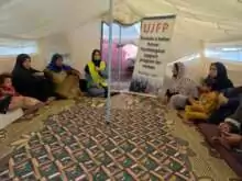 Abu Amir 25 10 25 Atelier psy IMG 2581 Témoignage d'Abu Amir le 25 octobre 2025 - « Le voyage de guérison parmi les décombres : Atelier de soutien psychologique pour les femmes du camp Al-Asdiqaa, ouest de Deir al-Balah »