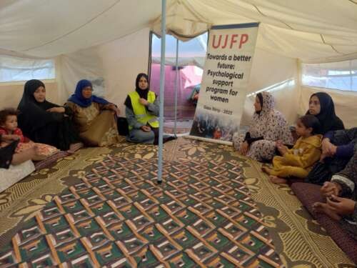 Abu Amir 25 10 25 Atelier psy IMG 2581 Témoignage d'Abu Amir le 25 octobre 2025 - « Le voyage de guérison parmi les décombres : Atelier de soutien psychologique pour les femmes du camp Al-Asdiqaa, ouest de Deir al-Balah »