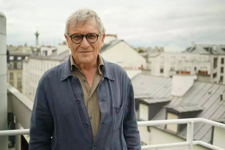 Rony Brauman Sur le toit de St Sabin 2048x1365 1 Deux ans après : penser depuis le 7 octobre – Article #2 du 2 octobre 2025 : Qui a tué le droit humanitaire ?