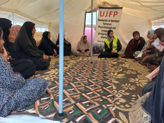 Abu Amir 8 novembre 2025 atelier psy IMG 3290 Témoignage d'Abu Amir - Au bord de la vie : Récit de deux ateliers de soutien psychologique pour les femmes : entre la douleur du déplacement et l’espoir de survivre le  8 novembre 2025, un espace sûr pour les femmes le 9 novembre 2025