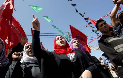 Manifestation des Palestiniennes pour la libération des prisonniers palestiniens séquestrés dans les geôles israéliennes à Gaza-ville, le 25 avril 2012 (Photo: AFP-Mohammed Abed)