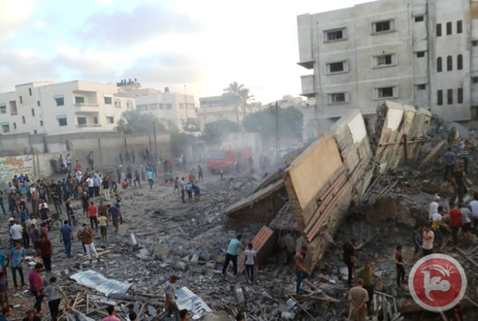 Ce qui susbiste du centre culturel rasé par les bombardements israéliens - Photo : MaanImages