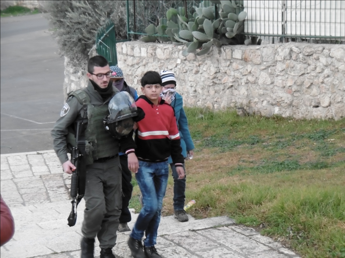    Jeune garçon arrêté à Hebron (Cisjordanie) le 29 décembre 2015
