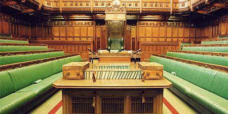 Le parlement britannique a été rappelé en début de vacances d’été pour un vote – qui fut un refus – sur une attaque militaire sur la Syrie.