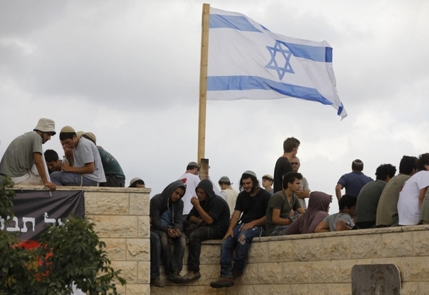 Colons en Cisjordanie en juin 2018. La loi sur l’État-nation décrit la colonisation comme une « valeur nationale » (AFP)