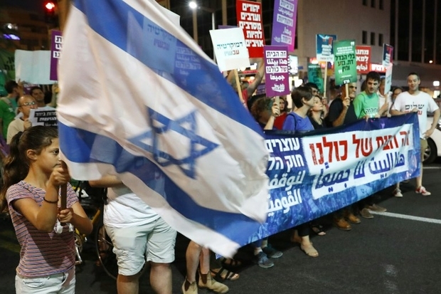 Rassemblement contre le projet de loi sur l’État-nation à Tel Aviv en juillet 2018 (AFP)