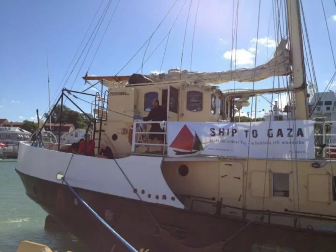 estelle jpg Des militants détenus en Israël