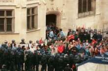 Manifestation pour la commémoration des 23 ans de l'expulsion violente par la police des Sans-papiers occupant l'église Saint-Bernard 2 mani unsp Manifestation pour la commémoration des 23 ans de l'expulsion violente par la police des Sans-papiers occupant l'église Saint-Bernard