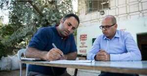 issa Agissez pour les défenseurs des droits humains palestiniens Issa Amro et Farid al Atrash