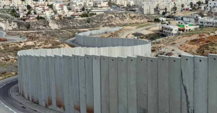 mur de l apartheid jpg Pétition : "Nous appelons au démantèlement du régime d’apartheid en Palestine historique"