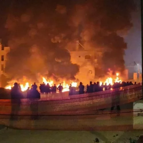 colons jpeg Des colons ont mis le feu au village de Huwara: 1 mort et plus de 100 blessés