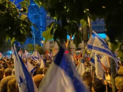 democ1 jpeg Tel-Aviv : manifestations pour une démocratie… coloniale