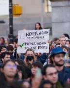 never again jpeg Rayer Gaza et ses habitants de la carte : une option "civilisée"?