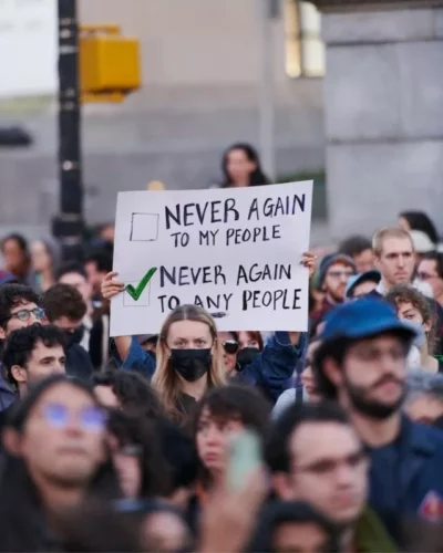 never again jpeg Rayer Gaza et ses habitants de la carte : une option "civilisée"?