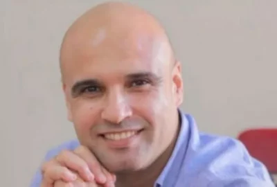 Mahmoudred jpg Hossam Al Madhoun — Que peuvent faire les mots quand on les sent incapables de décrire, d'expliquer, d'exprimer un sentiment ou un événement ?