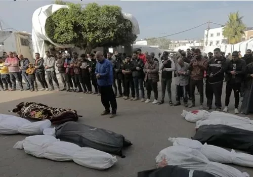 Ofer Cassif - Gaza - recueillement autour des victimes