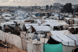 word image 60965 1 Noyés dans le désespoir au milieu d'une mer de tentes